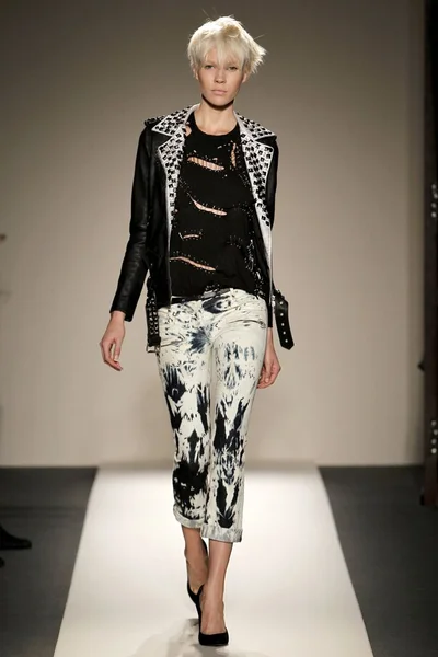 Look 18